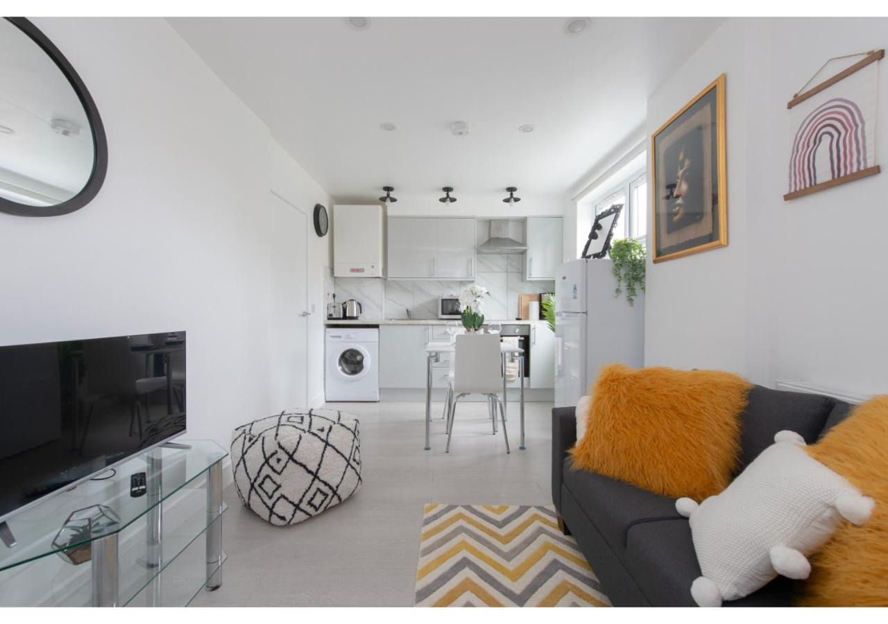 Splendid And Comfy 1 Bedroom Apartment *